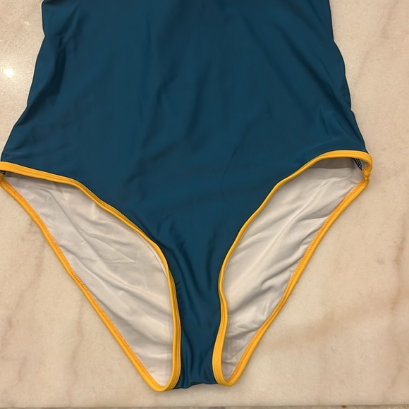 NEW Cupshe One Piece Bathing Suit - Picture 3 of 8